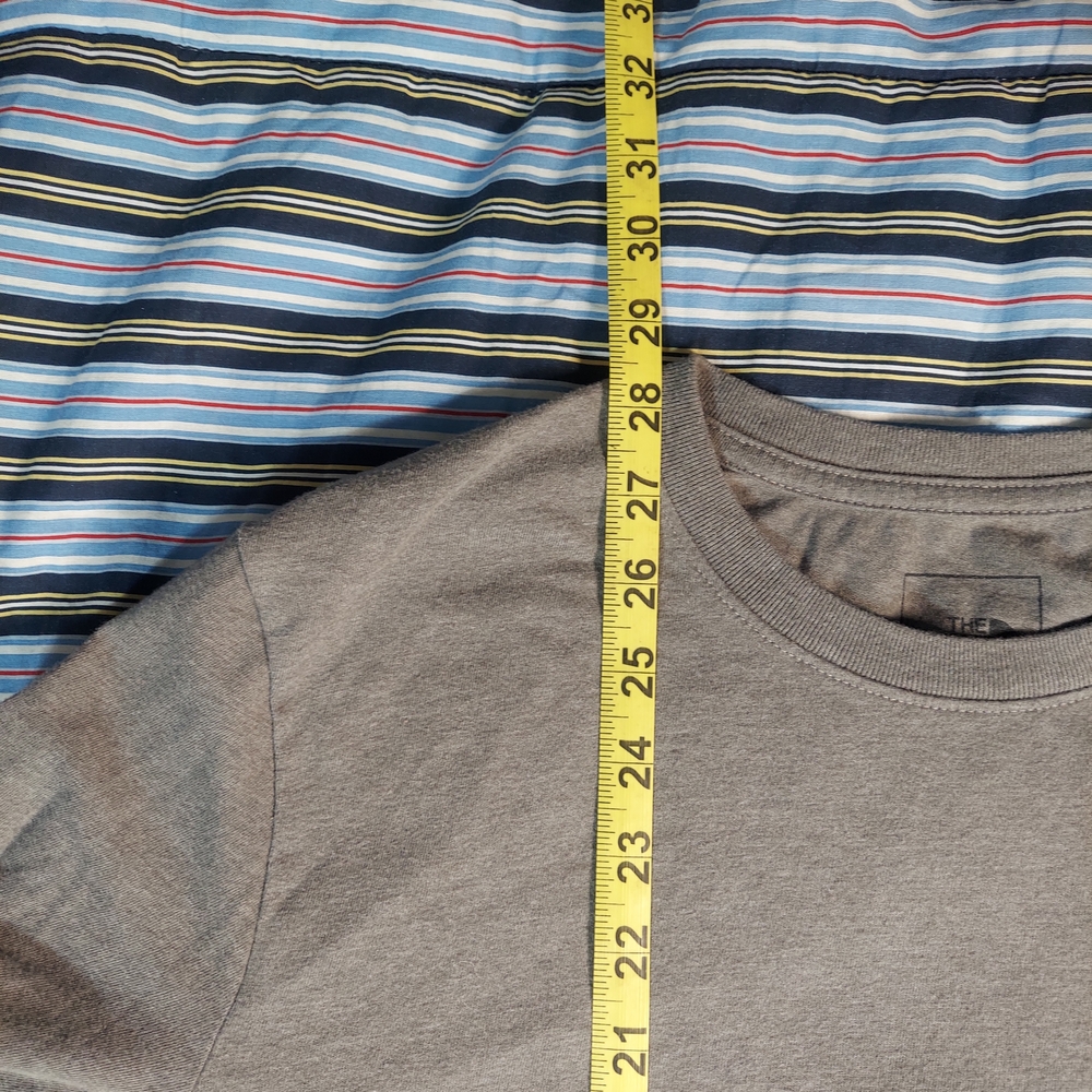 The North Face Men's Small Heather Grey Long Sleeve Graphic Hit Logo Tee EUC - Picture 9 of 10